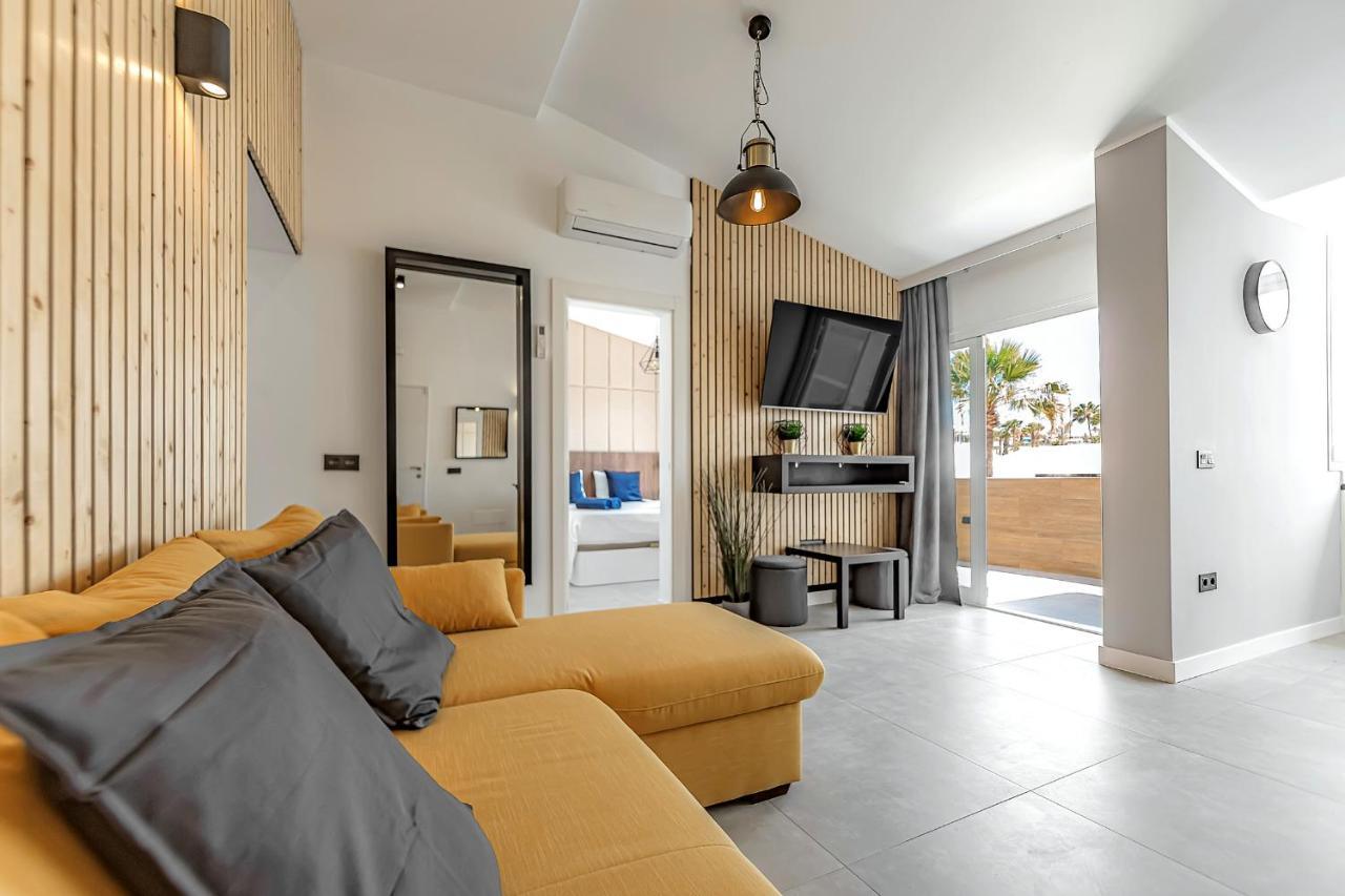 Apart Luxury Apartment In Island Village. 아데제 외부 사진