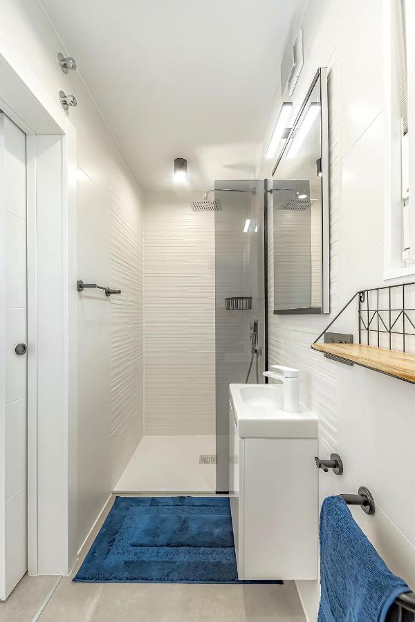 Apart Luxury Apartment In Island Village. 아데제 외부 사진