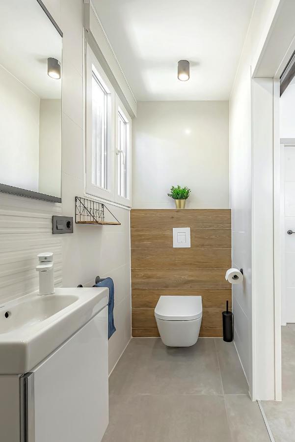 Apart Luxury Apartment In Island Village. 아데제 외부 사진