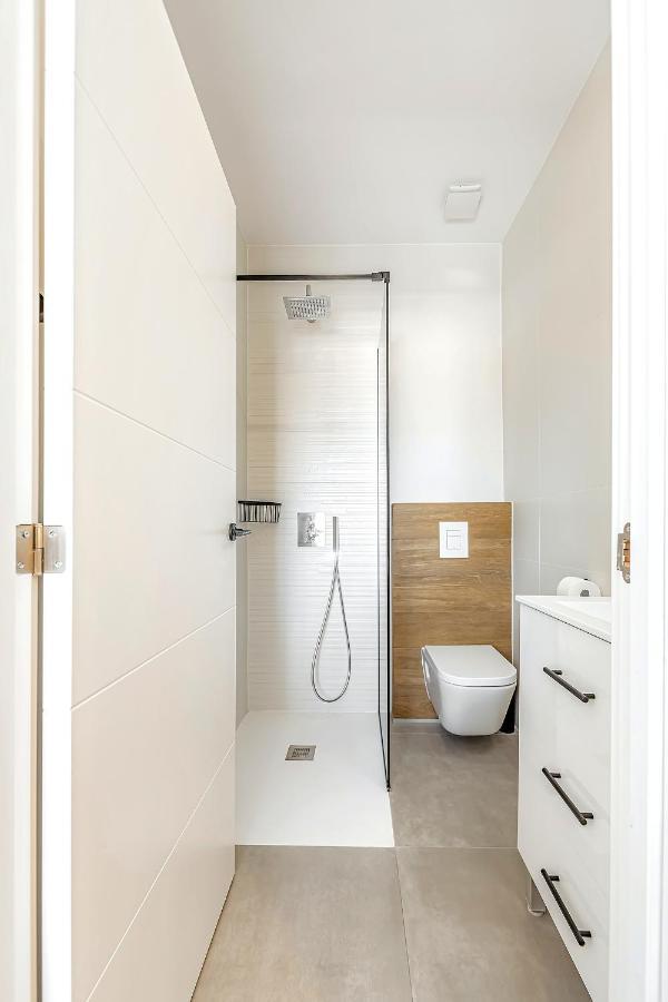 Apart Luxury Apartment In Island Village. 아데제 외부 사진